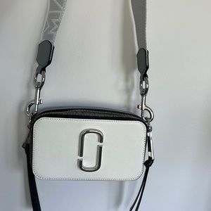 BRAND NEW never used marc jacobs snapshot bag!
